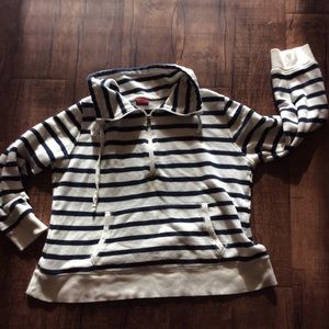 Cute & Comfy Women’s striped long sleeve!